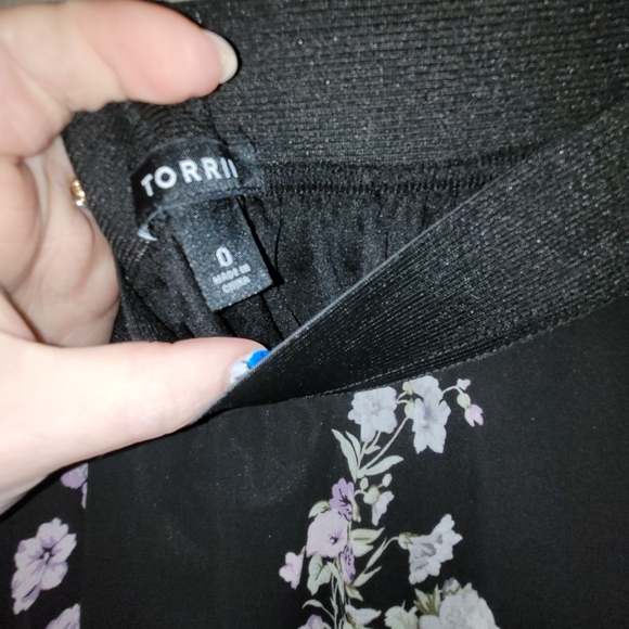 Torrid circle skirt size 0 - Picture 3 of 3